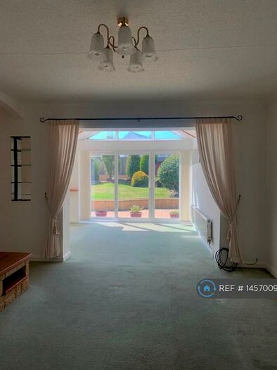 3 Bedroom Bungalow To Rent In Rydal Avenue, Locking, Weston-Super-Mare, BS24