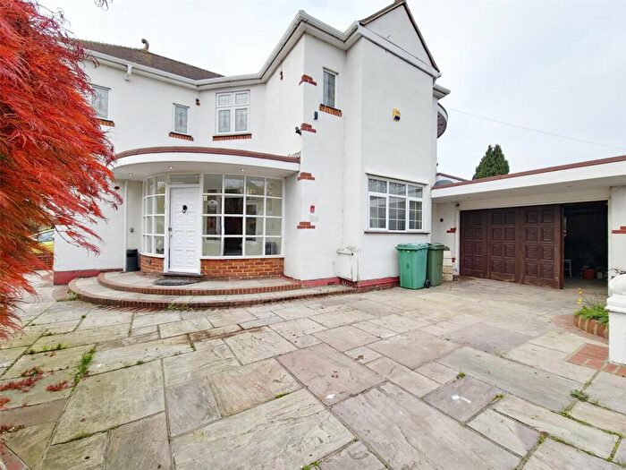 4 Bedroom Detached House To Rent In Mill Park Avenue, Hornchurch, RM12