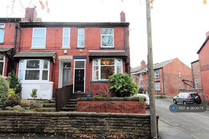 3 Bedroom Terraced House To Rent In Clifton Road, Manchester, M25
