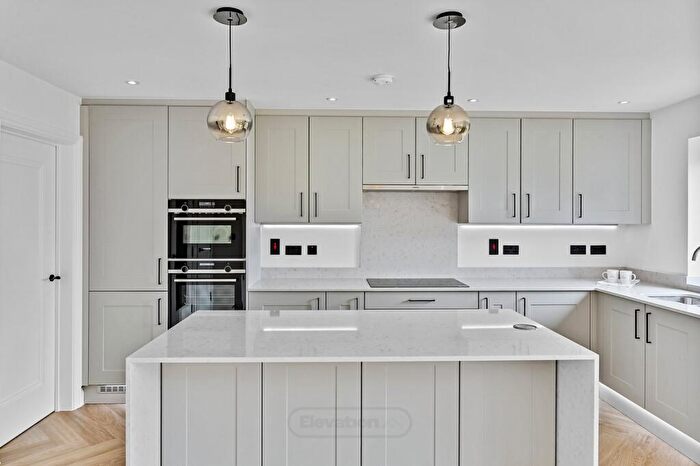 4 Bedroom Detached House For Sale In Russell Road, Toddington, Dunstable, LU5