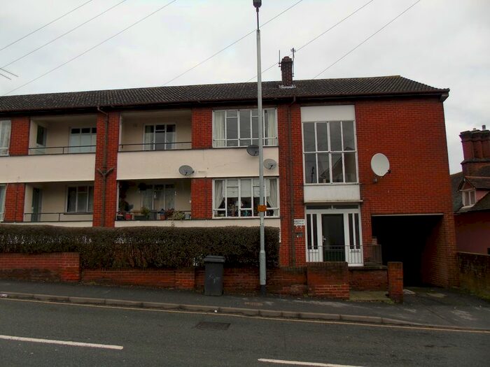 3 Bedroom Flat To Rent In Lonsdale Court, Belstead Road, IP2
