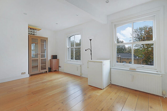 2 Bedroom Flat To Rent In St. Pauls Road, Islington, N1