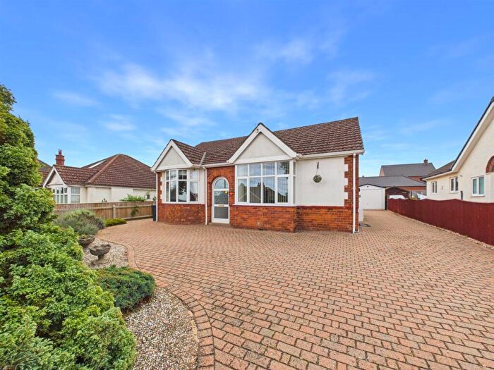 2 Bedroom Detached Bungalow For Sale In Grimsby Road, Louth, LN11