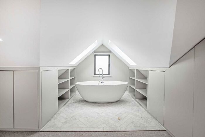 4 Bedroom Property To Rent In The Bungalows, Streatham, SW16