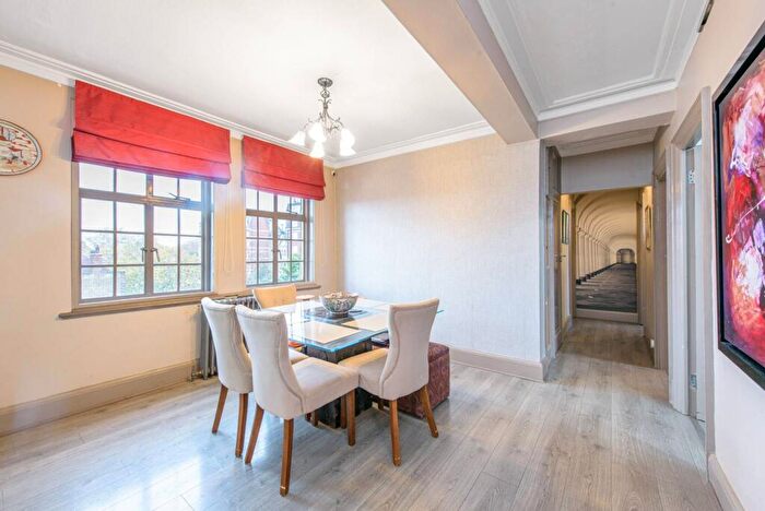 3 Bedroom Flat To Rent In Hillside Court, Hampstead, London, NW3