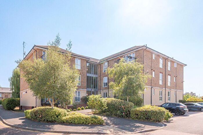 1 Bedroom Flat For Sale In Catherines Close, Raynes Park, London, SW20
