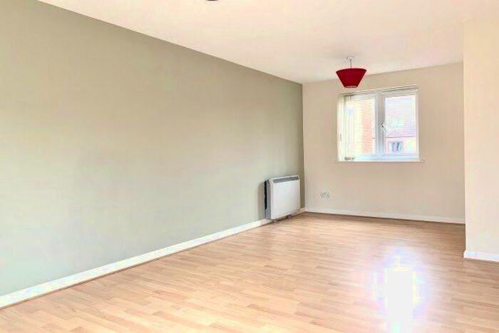 2 Bedroom Flat To Rent In Flamingo Court, Nottingham, NG7