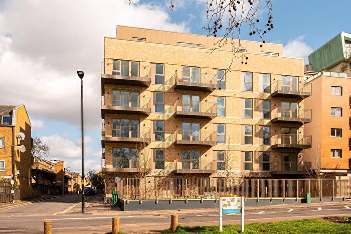2 Bedroom Flat To Rent In Solomons Passage, Peckham Rye, London, SE15