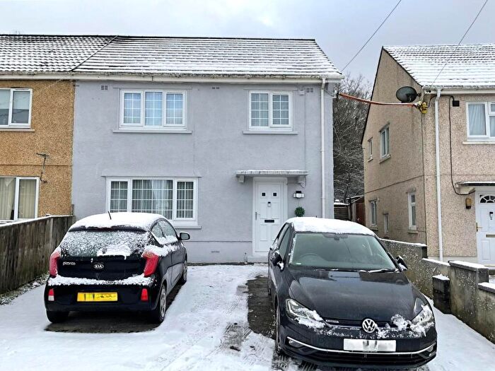 3 Bedroom Semi Detached House For Sale In Treforis, Ammanford, SA18