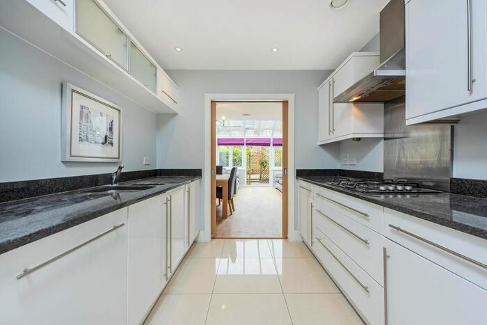 3 Bedroom Terraced House To Rent In Hepdon Mews, London, SW17