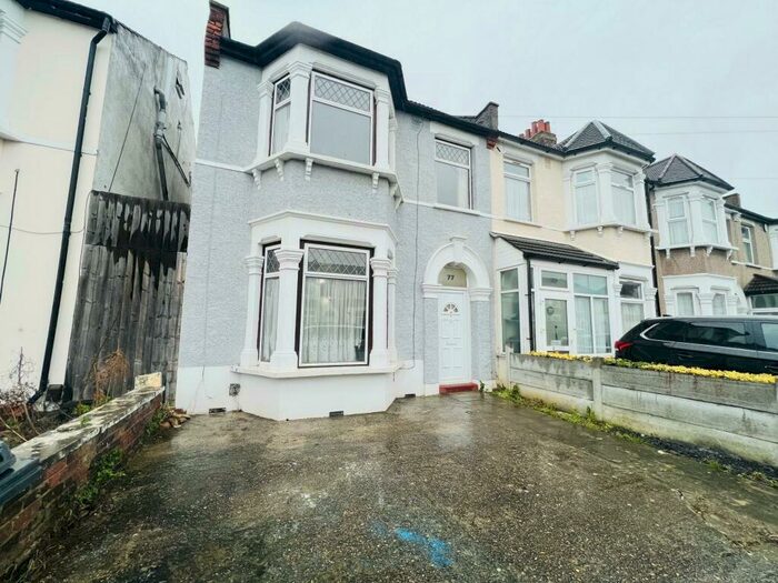 3 Bedroom House To Rent In Park Road, Ilford, IG1
