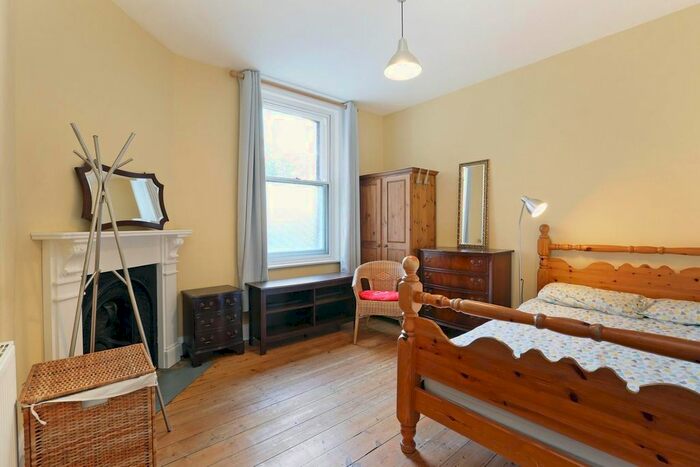 2 Bedroom Flat To Rent In Camberwell New Road, London, SE5