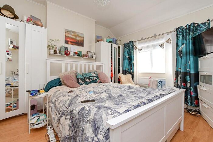 3 Bedroom End Of Terrace House For Sale In Buller Road, Thornton Heath, Surrey, CR7