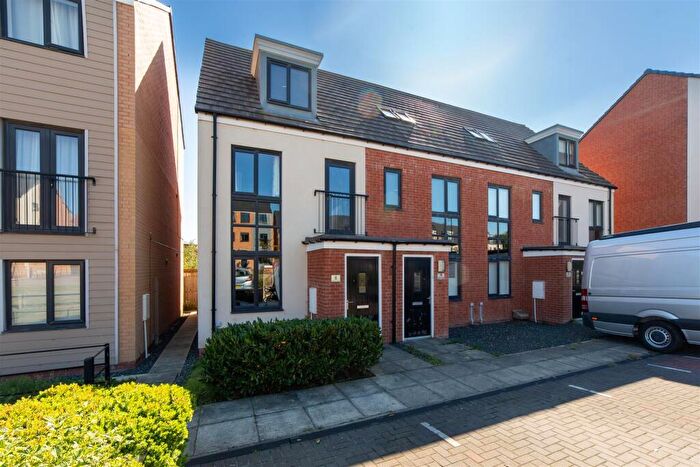 3 Bedroom Town House To Rent In Elmwood Park Court, Newcastle Upon Tyne, NE13