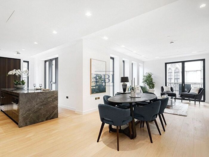 3 Bedroom Flat To Rent In Lincoln Square, Portugal Street, Holborn, WC2A