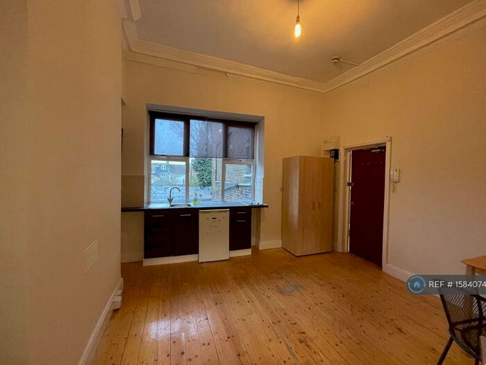 Studio To Rent In Stoke Newington High Street, London, N16