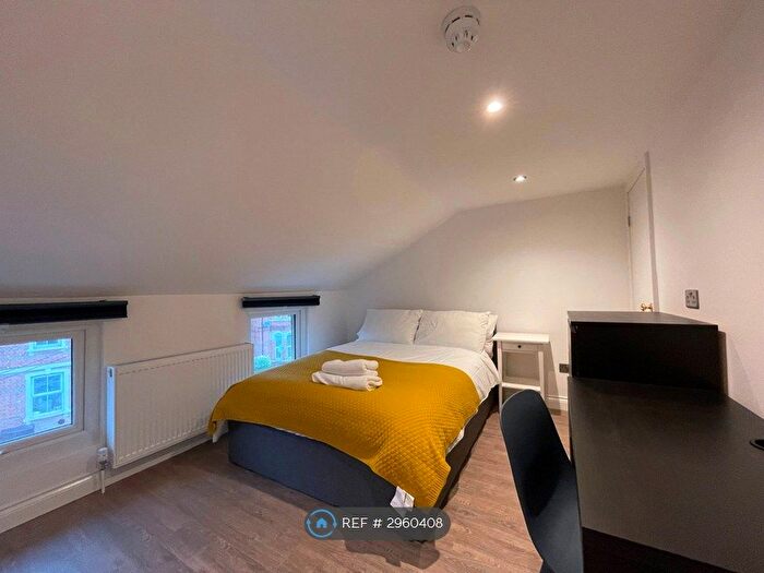 5 Bedroom Terraced House To Rent In Waylen Street, Reading, RG1