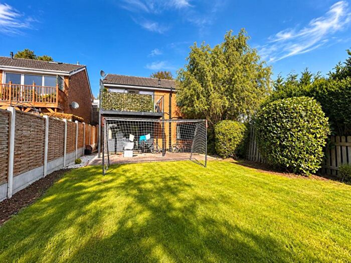 3 Bedroom Semi-Detached House For Sale In Pye Nest Avenue, Halifax, HX2