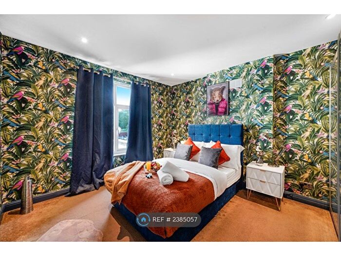 1 Bedroom Flat To Rent In First Floor, London, NW4