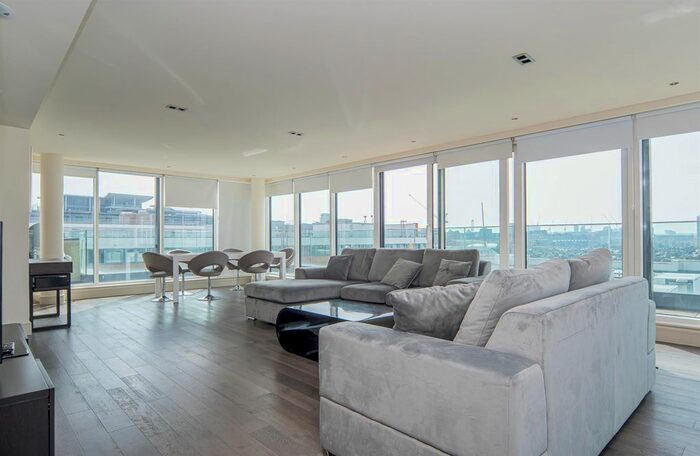 3 Bedroom Flat To Rent In Park Street, Chelsea Creek, SW6