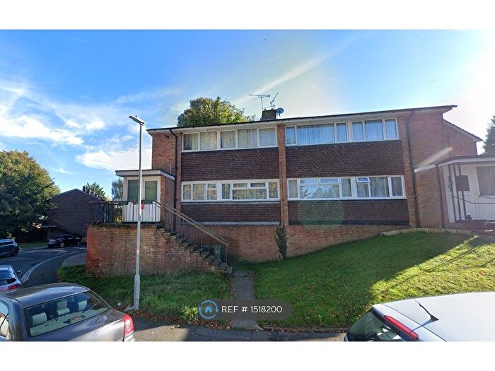 2 Bedroom Flat To Rent In Lawn Gardens, Luton, LU1