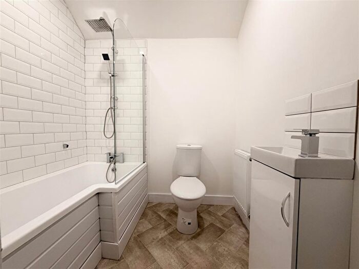 3 Bedroom Terraced House To Rent In Pentreguinea Road, St. Thomas, Swansea, SA1