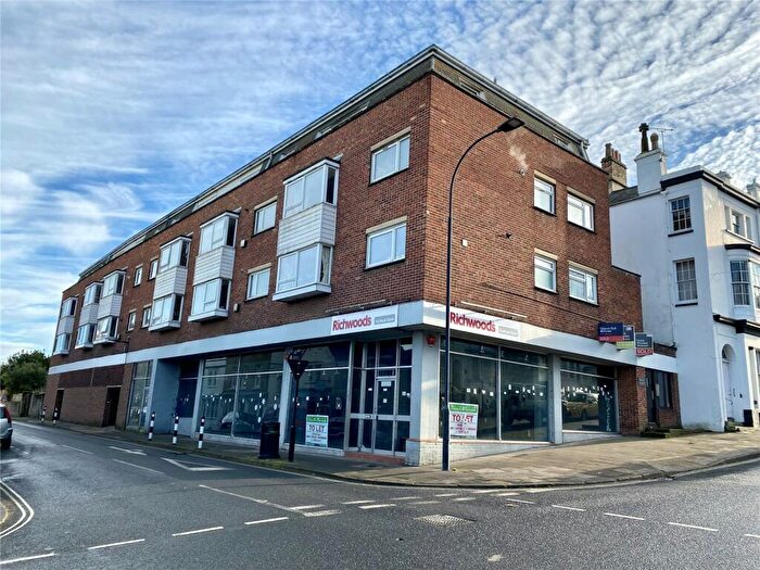 2 Bedroom Flat To Rent In George Street, Ryde, PO33