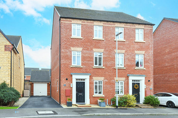 4 Bedroom Semi Detached House For Sale In Cheviot Road, Westbury, BA13