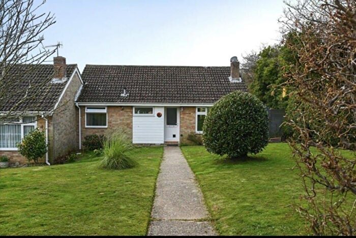2 Bedroom Semi-Detached Bungalow For Sale In Freshwater Avenue, Hastings, TN34