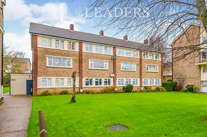 3 Bedroom Flat To Rent In The Ridgeway, St. Albans, AL4