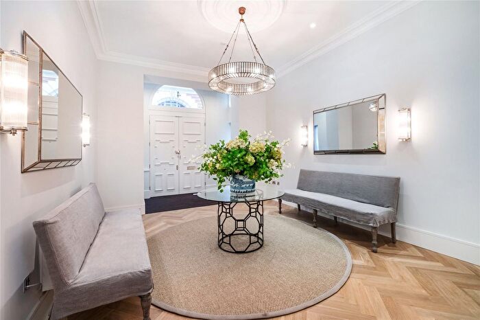 3 Bedroom Flat To Rent In Hay Hill, London, W1J