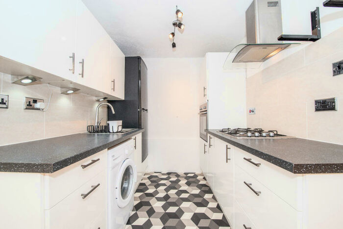1 Bedroom Flat To Rent In St. Georges House, Woodside Road, Portswood, Southampton, Hampshire, SO17