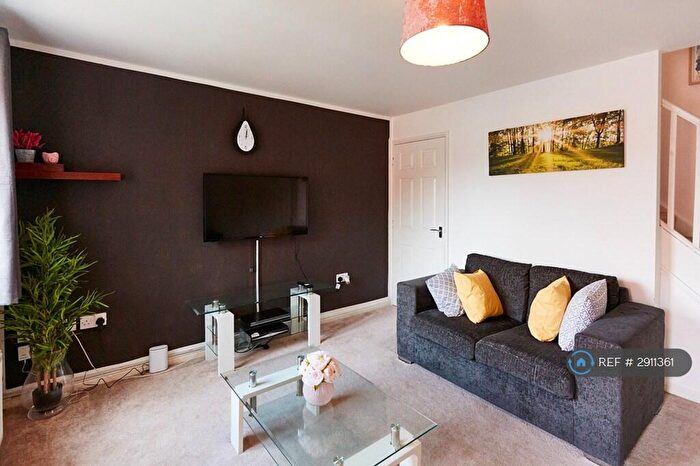 3 Bedroom Semi-Detached House To Rent In Westmorland Court, Leeds, LS15