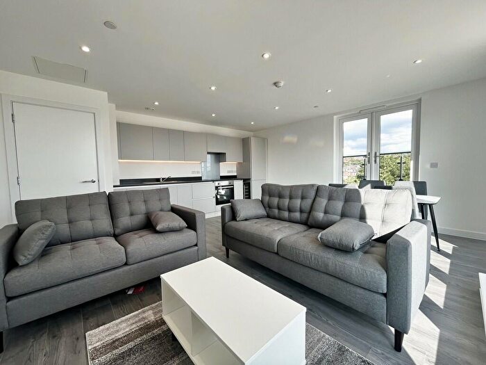 3 Bedroom Apartment To Rent In Alexandra Park Apartments, LS4