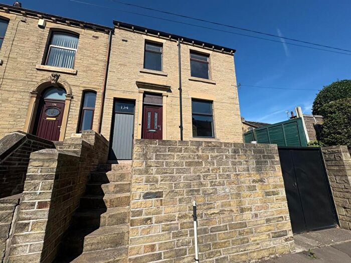 3 Bedroom End Of Terrace House For Sale In Thornhill Road, Rastrick Brighouse, HD6