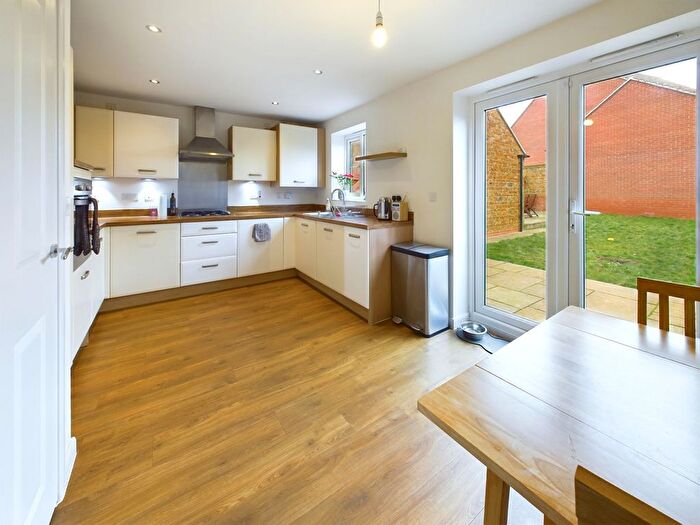 3 Bedroom Semi-Detached House For Sale In The Robins, Adderbury, Banbury, OX17