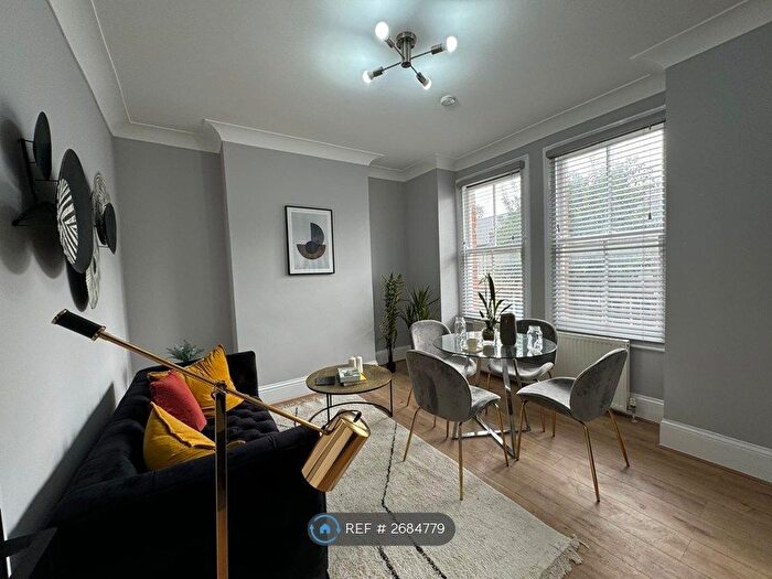 2 Bedroom Flat To Rent In Tennyson Street, London, SW8