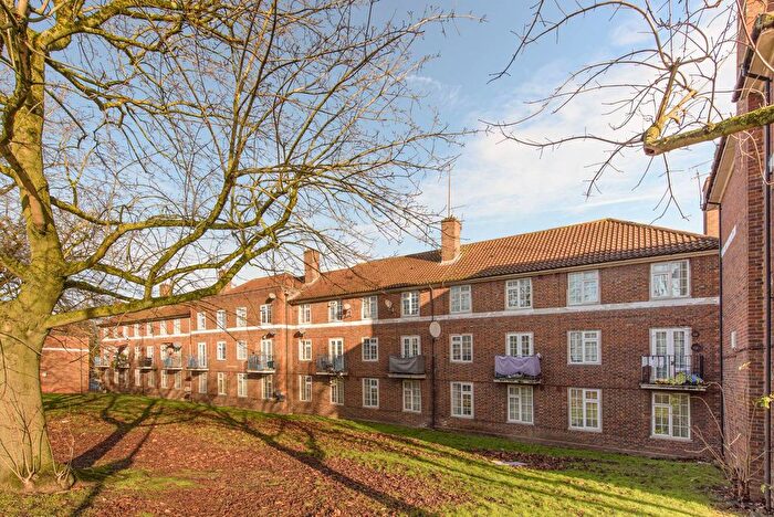 3 Bedroom Maisonette To Rent In Sheaveshill Court, Colindale, London, NW9