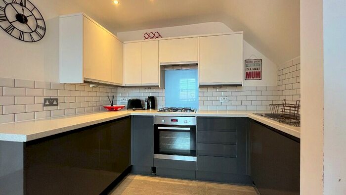 2 Bedroom Apartment To Rent In Birdhurst Rise, South Croydon, Surrey, CR2