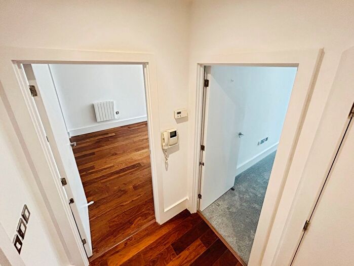 1 Bedroom Flat To Rent In Holly Street, Sheffield, South Yorkshire, S1