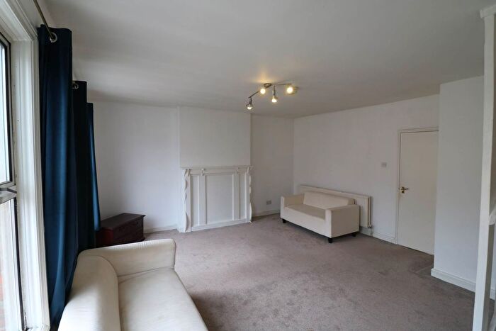 2 Bedroom Flat To Rent In Crouch Hill, Islington, London, N4