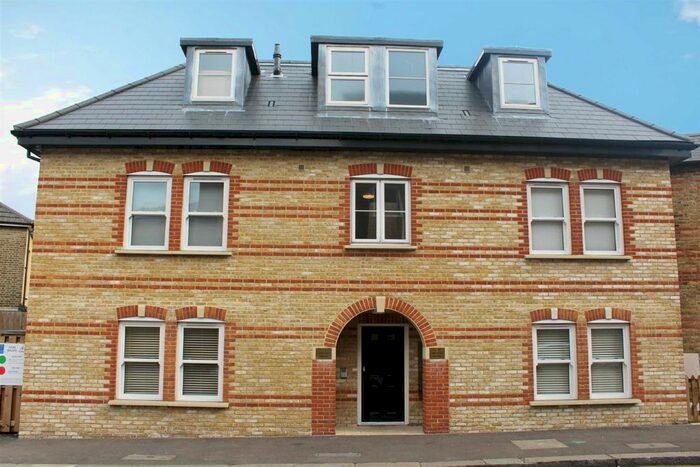 1 Bedroom Flat To Rent In Eastwood Road, London, E18