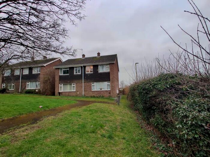 3 Bedroom Semi-Detached House To Rent In Farmers Close, Witney, OX28