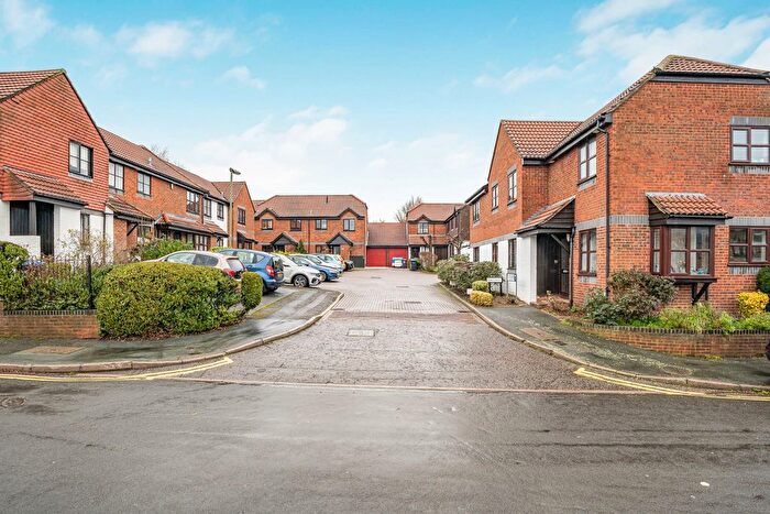 1 Bedroom Maisonette For Sale In Englefield Close, Englefield Green, Egham, Surrey, TW20