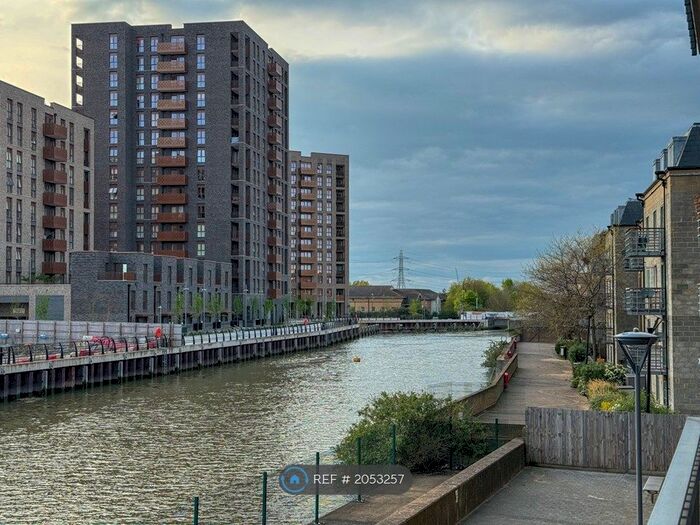 2 Bedroom Flat To Rent In Sharleston Court, Barking, IG11