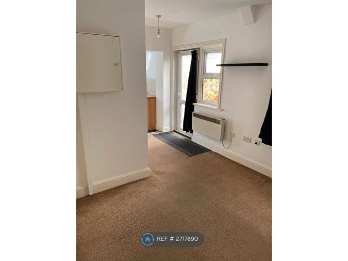 Studio To Rent In Windsor Road, Bournemouth, BH5