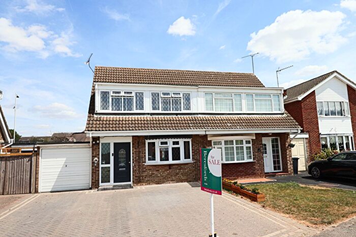 3 Bedroom Semi-Detached House For Sale In Mayne Crest, Chelmsford, CM1