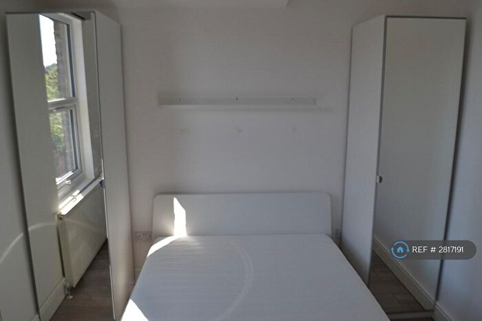 Studio To Rent In Mayfair Avenue, Ilford, IG1