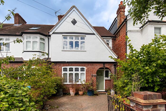 4 Bedroom Semi-detached House For Sale In Munster Road, Teddington, TW11