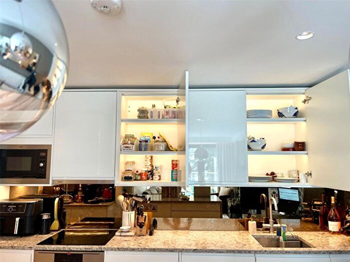2 Bedroom Apartment To Rent In Gwynne Road, London, SW11